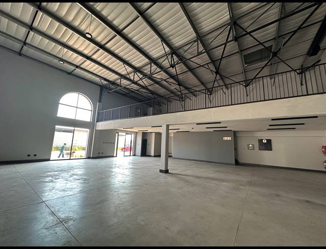 560M² WAREHOUSE TO LET IN ROOIHUISKRAAL NORTH